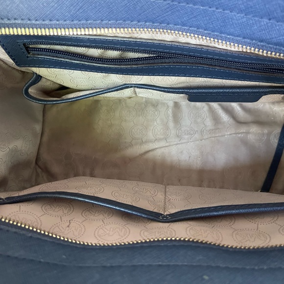 Micheal Kors Deep Navy Blue/Black with Studds bag - Picture 8 of 9